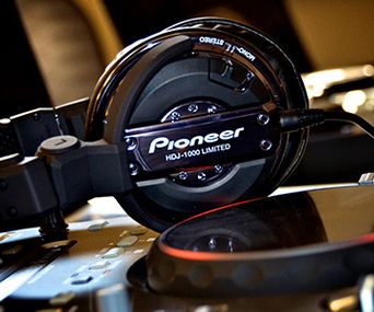 Pioneer headphone